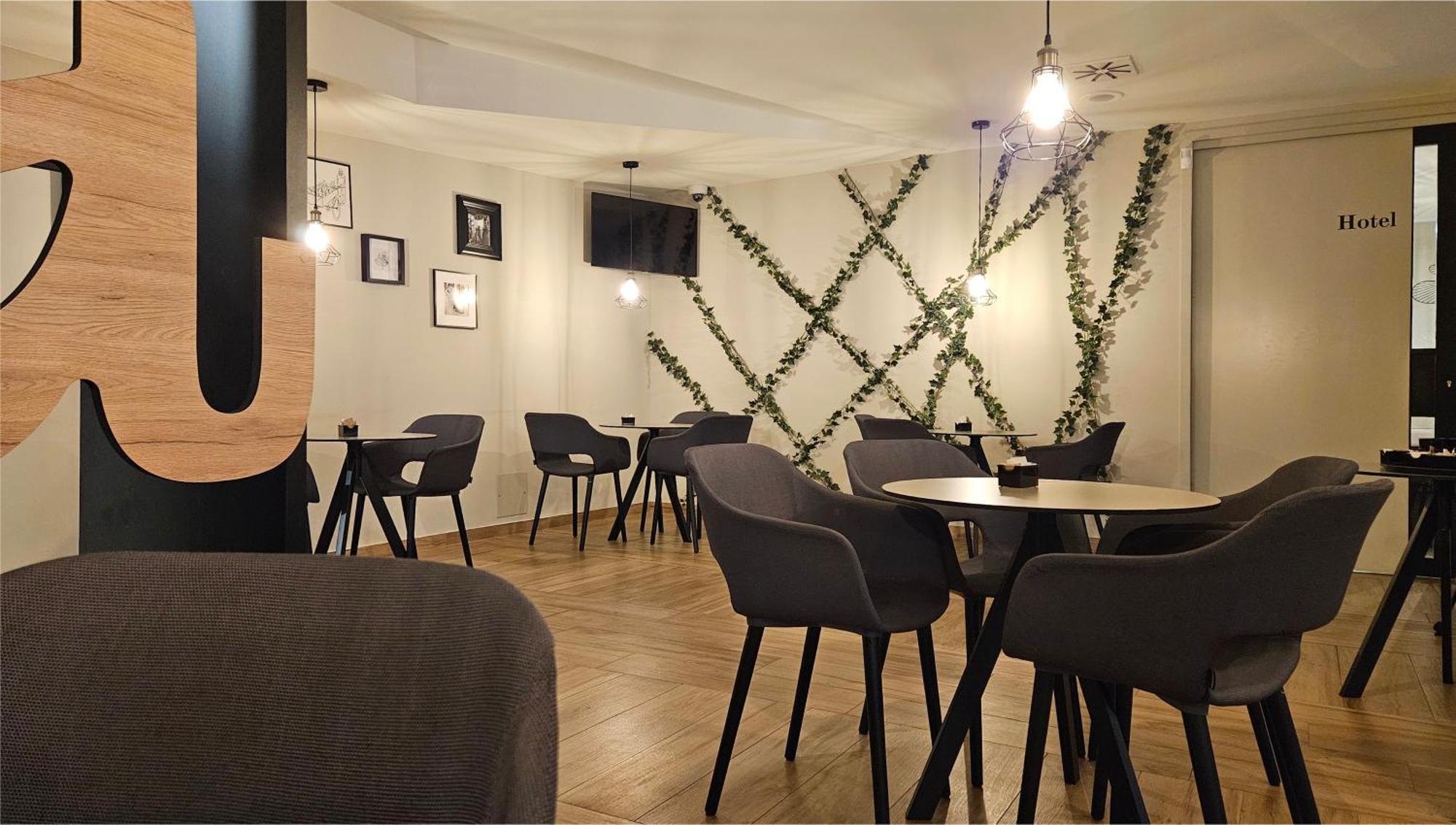 Lipa, & Bistro Szálloda 3*