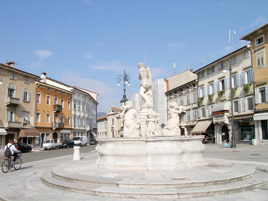 Lipa, & Bistro Szálloda 3*