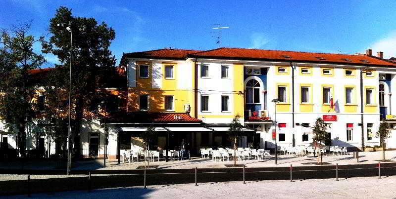 Lipa, & Bistro Szálloda