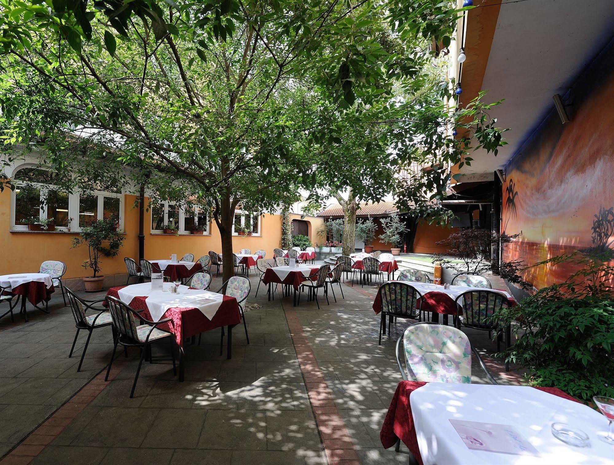 Lipa, & Bistro 3*