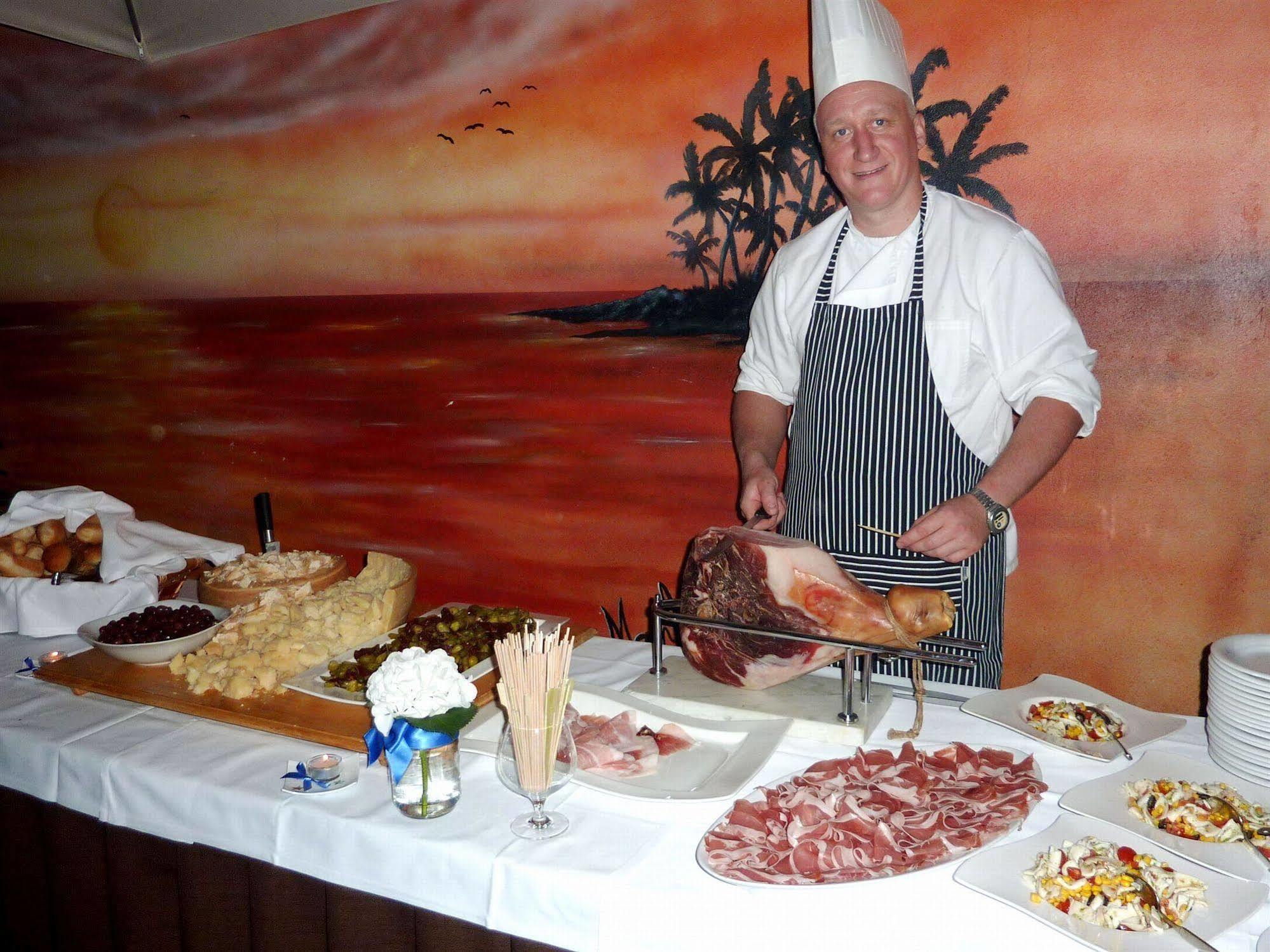 Lipa, & Bistro 3*