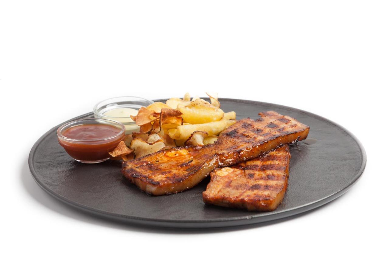 Lipa, & Bistro Szálloda 3*